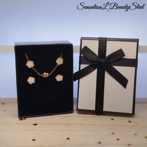 Parure Fleurs Blanches – Les Deux Pièces : Boucles d'Oreilles & Bracelet